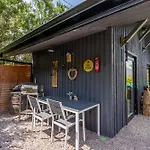 Mount Hillary Holiday Pods