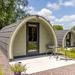 Mount Hillary Holiday Pods