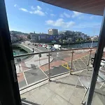 Fabulous And Sunny 2 Bed Apartment, In City Centre