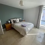 Fabulous And Sunny 2 Bed Apartment, In City Centre