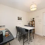 2Br-Sleeps4-Parking-Nearcork-6Mintoairport