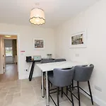 2Br-Sleeps4-Parking-Nearcork-6Mintoairport