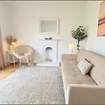 Double & Single Room Options In Quiet, Relaxing Home In Frankfield