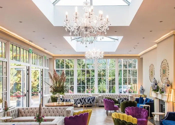 Cork\'S Vienna Woods Hotel & Villas