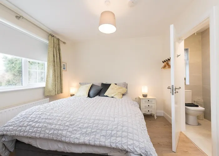 2Br-Sleeps4-Parking-Nearcork-6Mintoairport