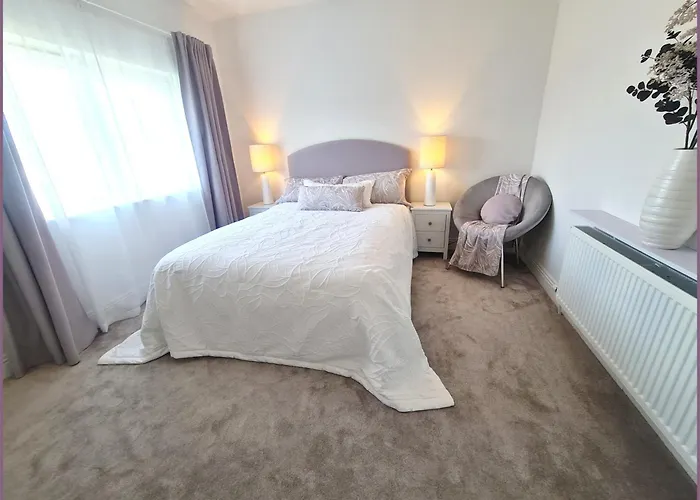 Double & Single Room Options In Quiet, Relaxing Home In Frankfield