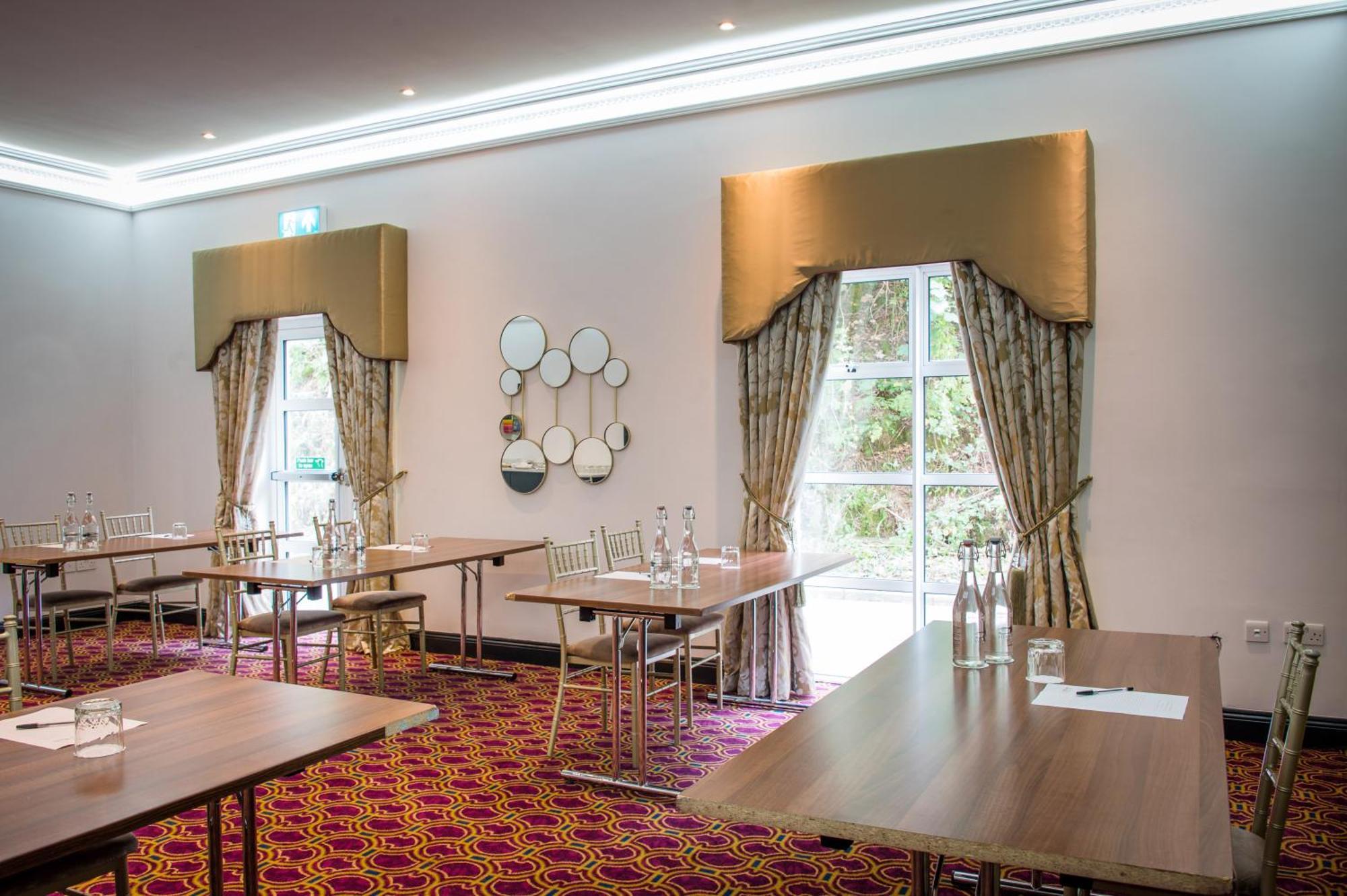 Cork's Vienna Woods & Hotel 4*