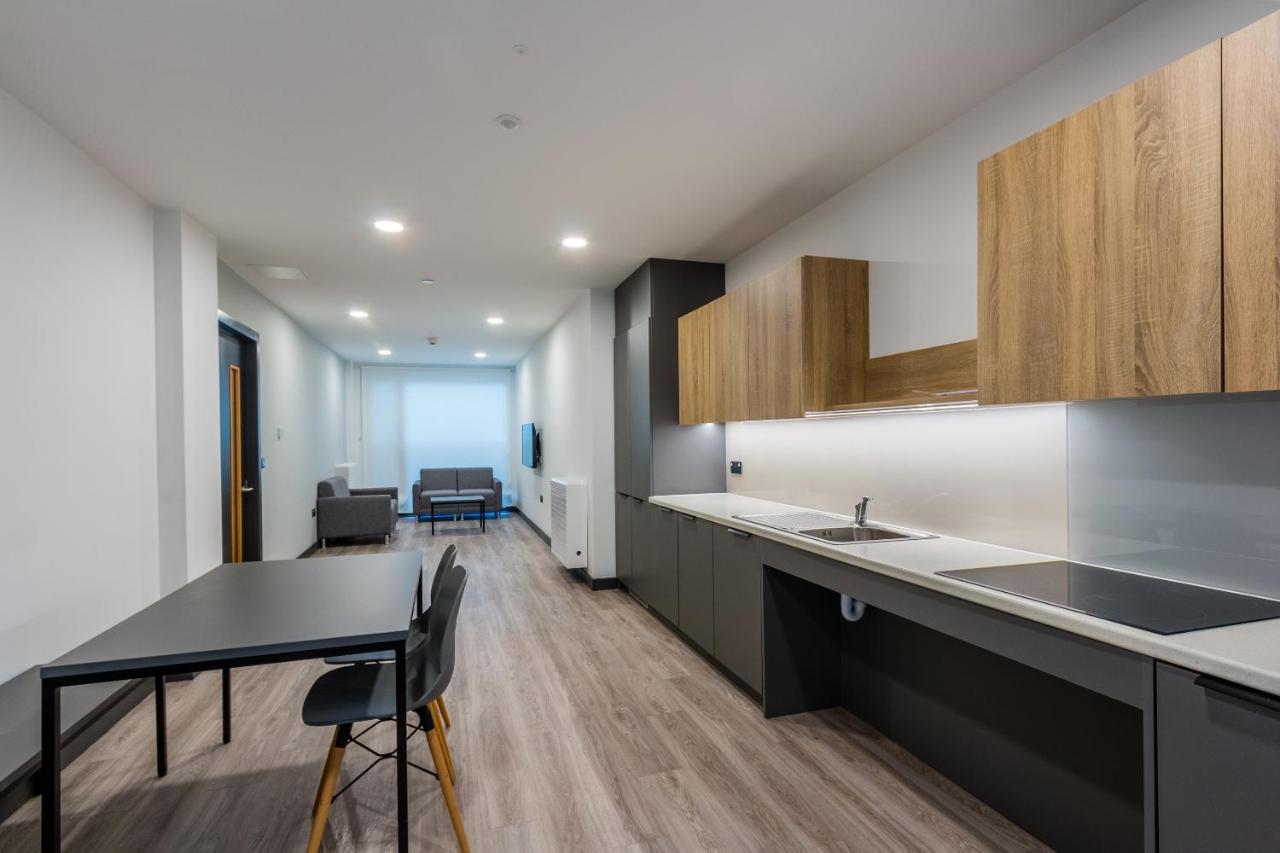 Apartment Destiny Student - Broga House