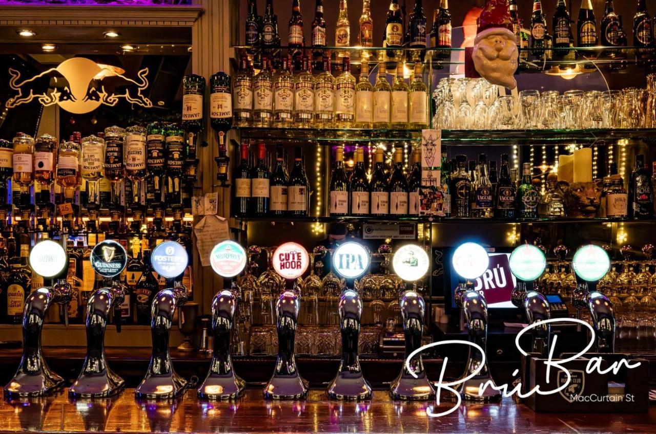 Bru Bar & Hostel *