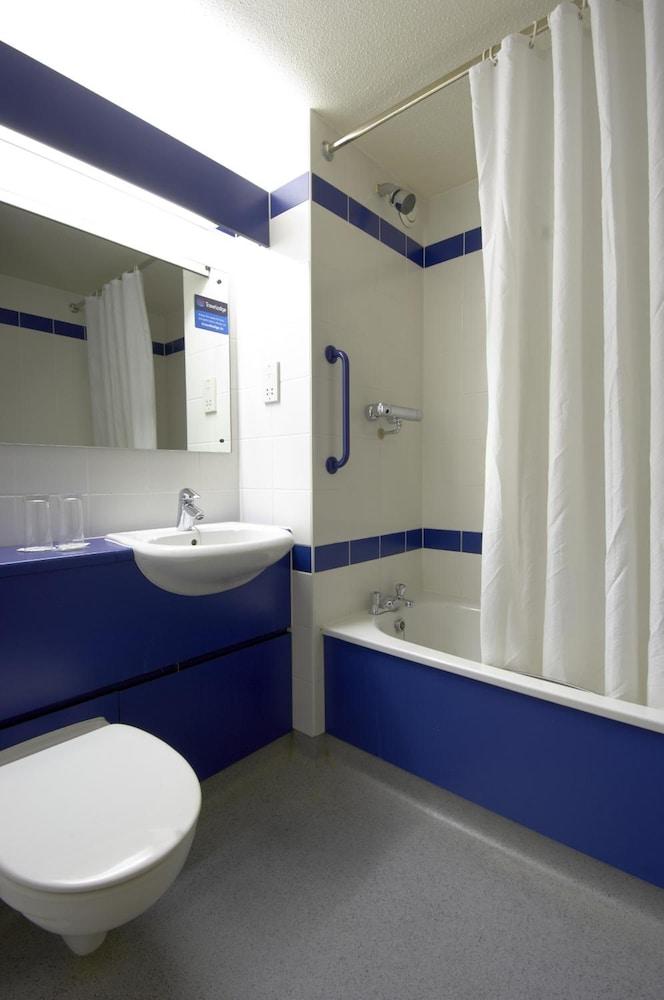 Travelodge Hotel 3*