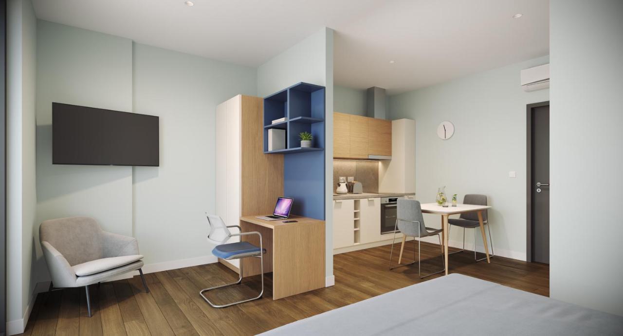 Apartment Coleman Court Summer *