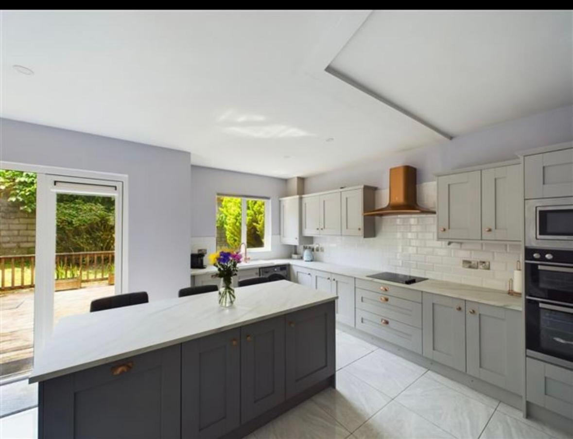 Deluxe Dwelling - 15 Mins From City/airport Homestay