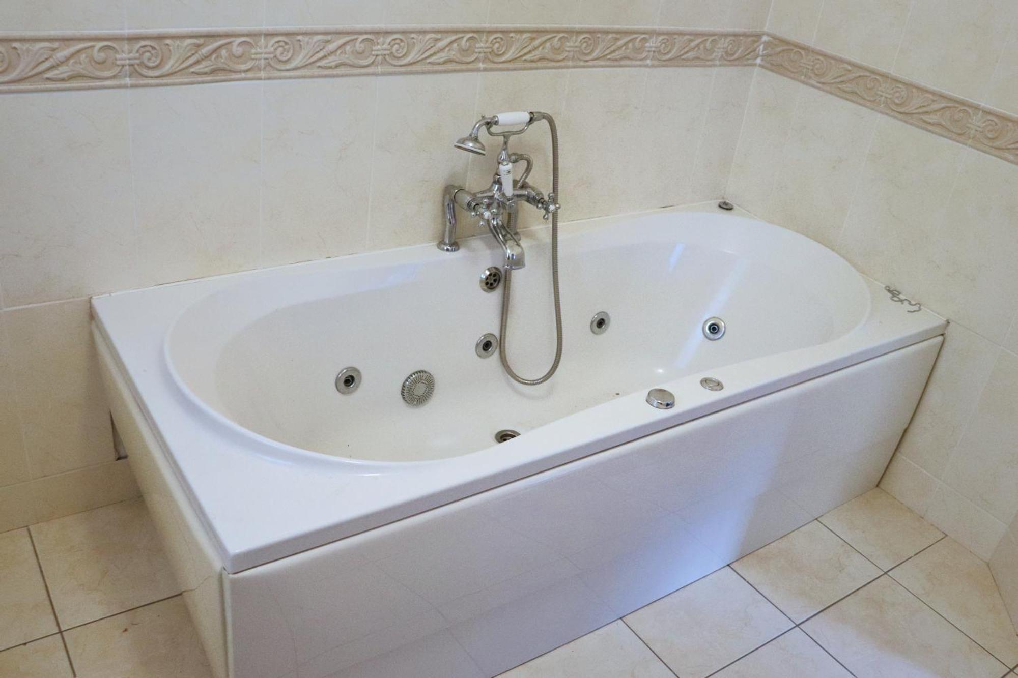 Deluxe Dwelling - 15 Mins From City/airport *