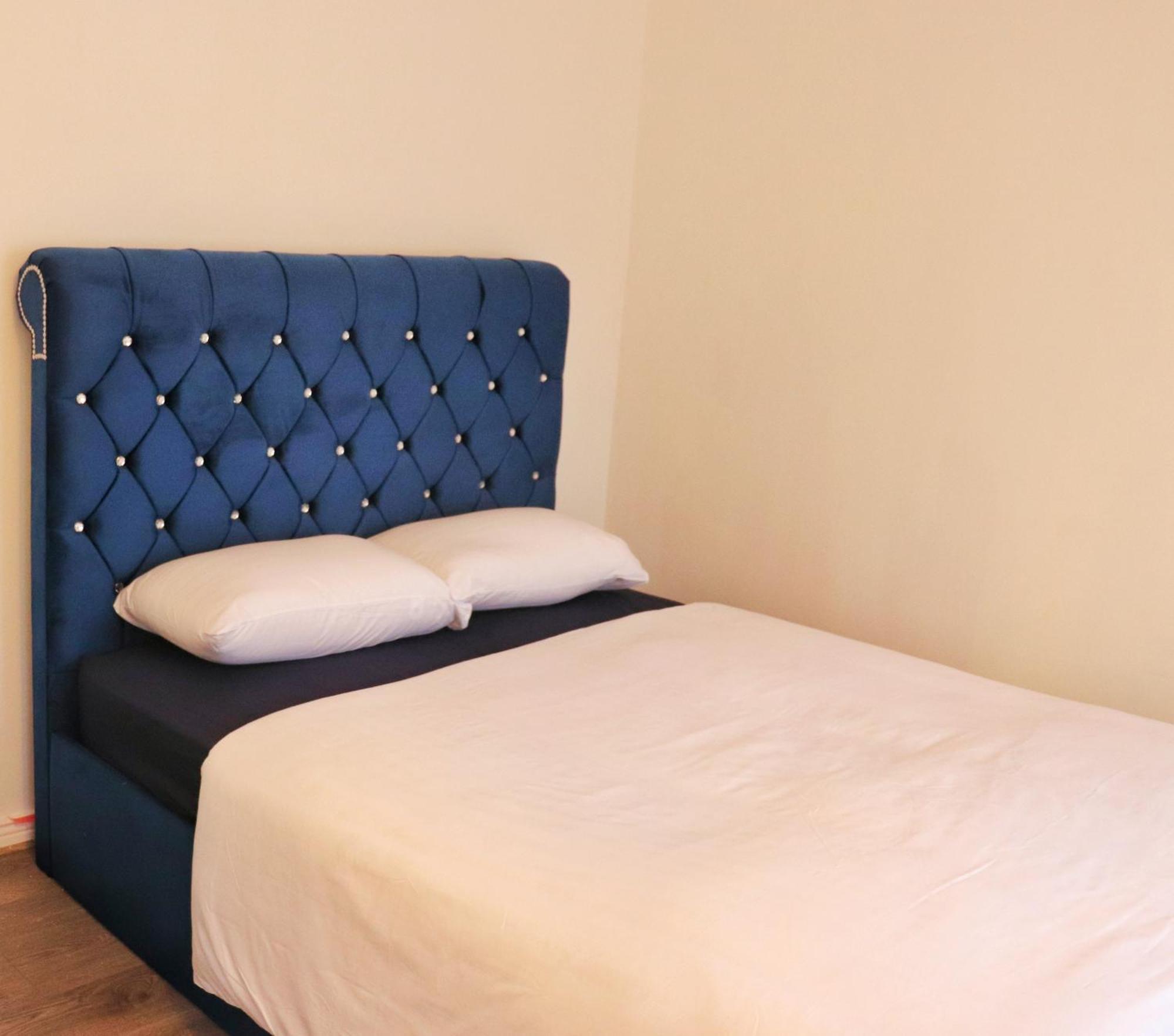 Homestay Deluxe Dwelling - 15 Mins From City/airport *