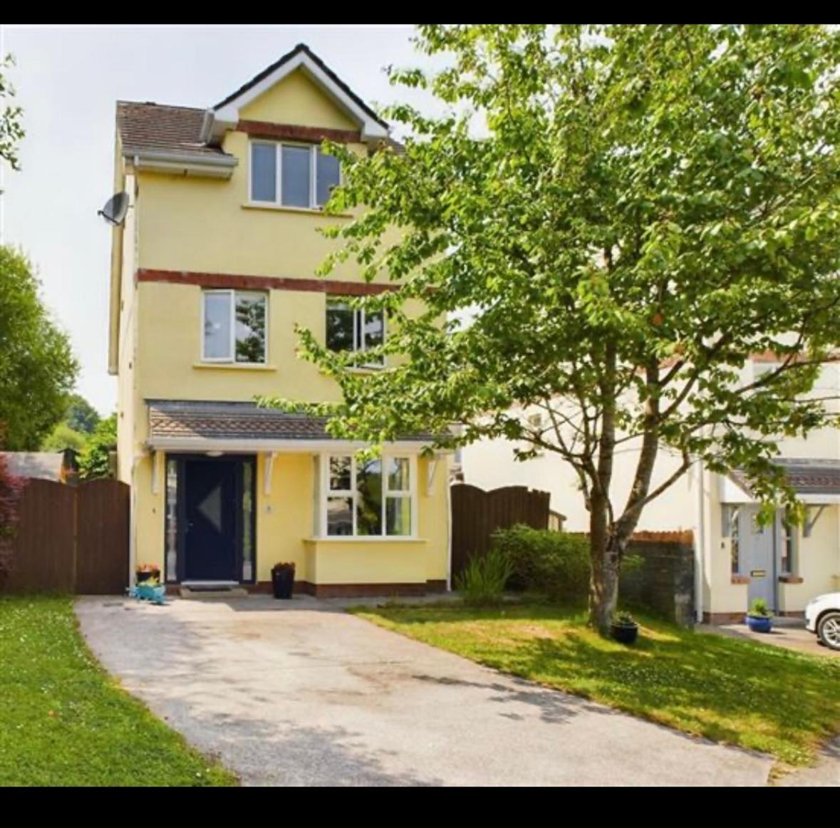 Deluxe Dwelling - 15 Mins From City/airport Homestay