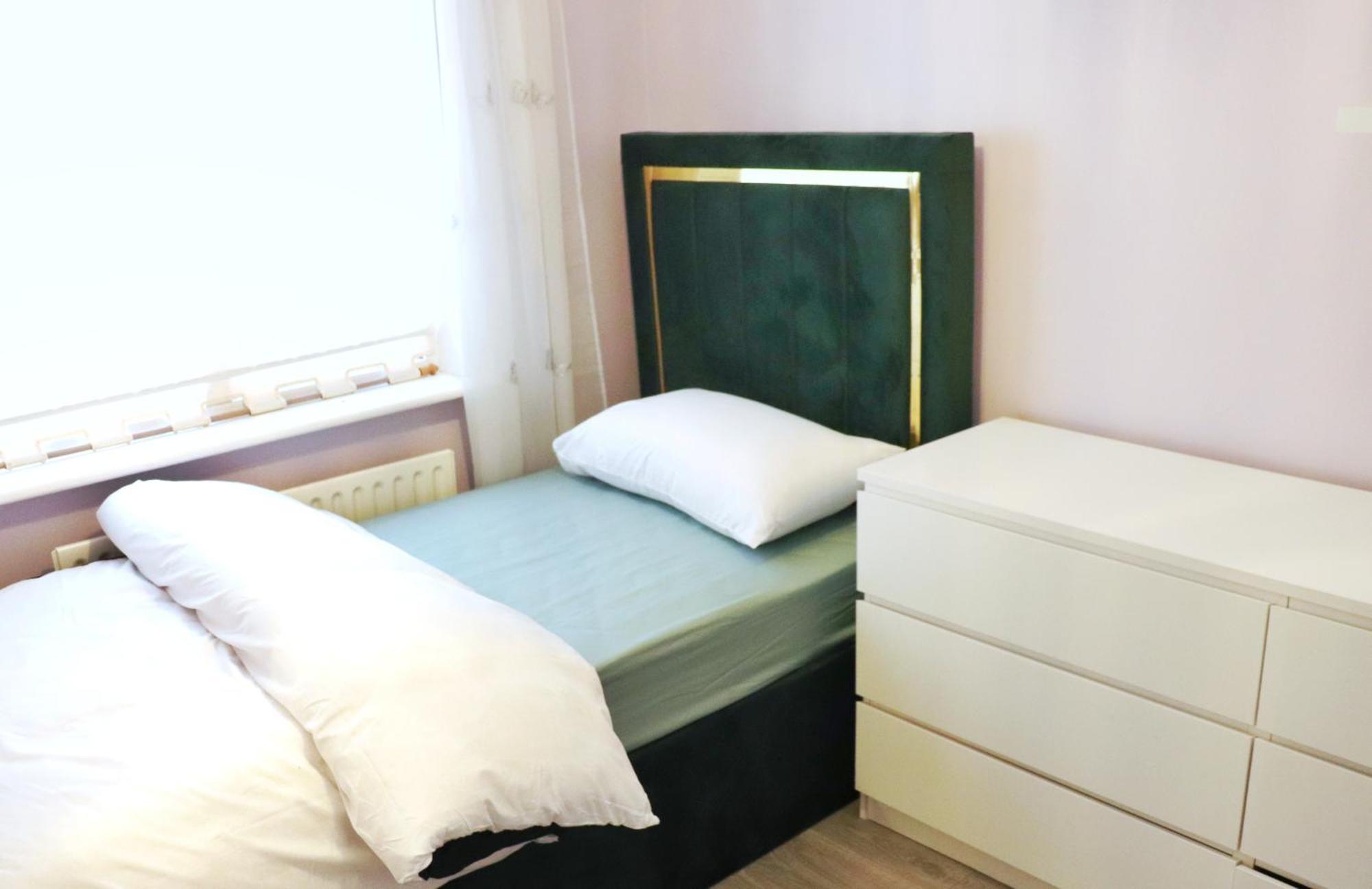 Deluxe Dwelling - 15 Mins From City/airport Homestay