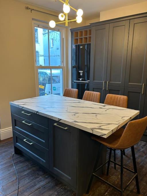 Patrick Street Townhouse Apartment
