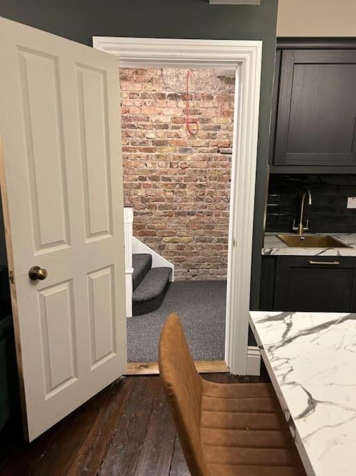 Patrick Street Townhouse Apartment Cork