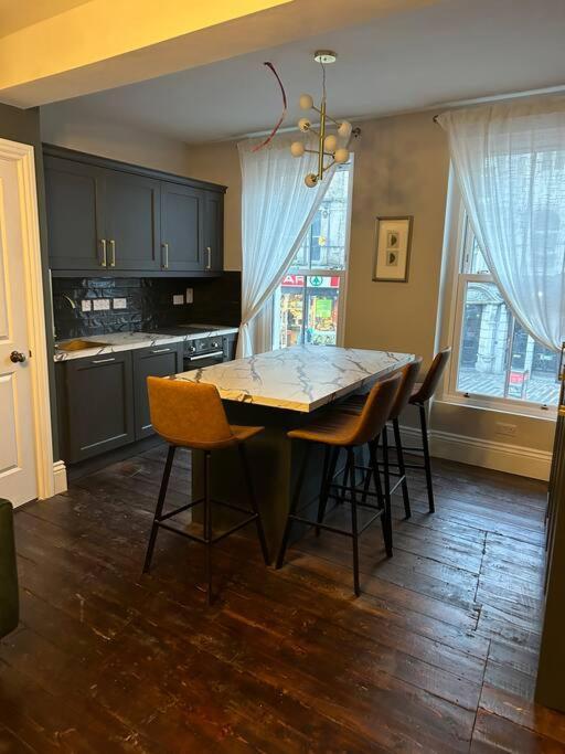 Patrick Street Townhouse Apartment Cork