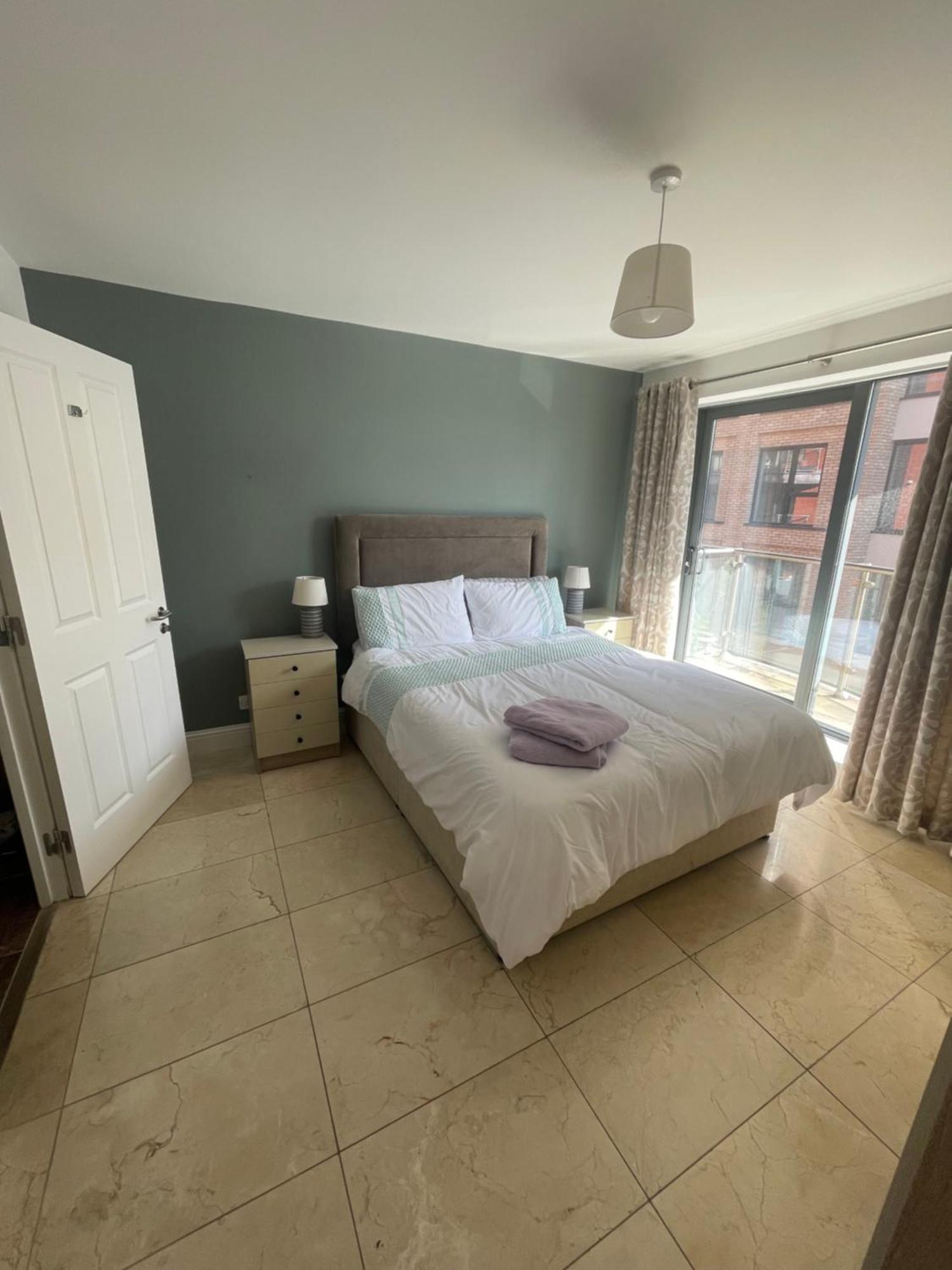 Fabulous And Sunny 2 Bed Apartment, In Centre