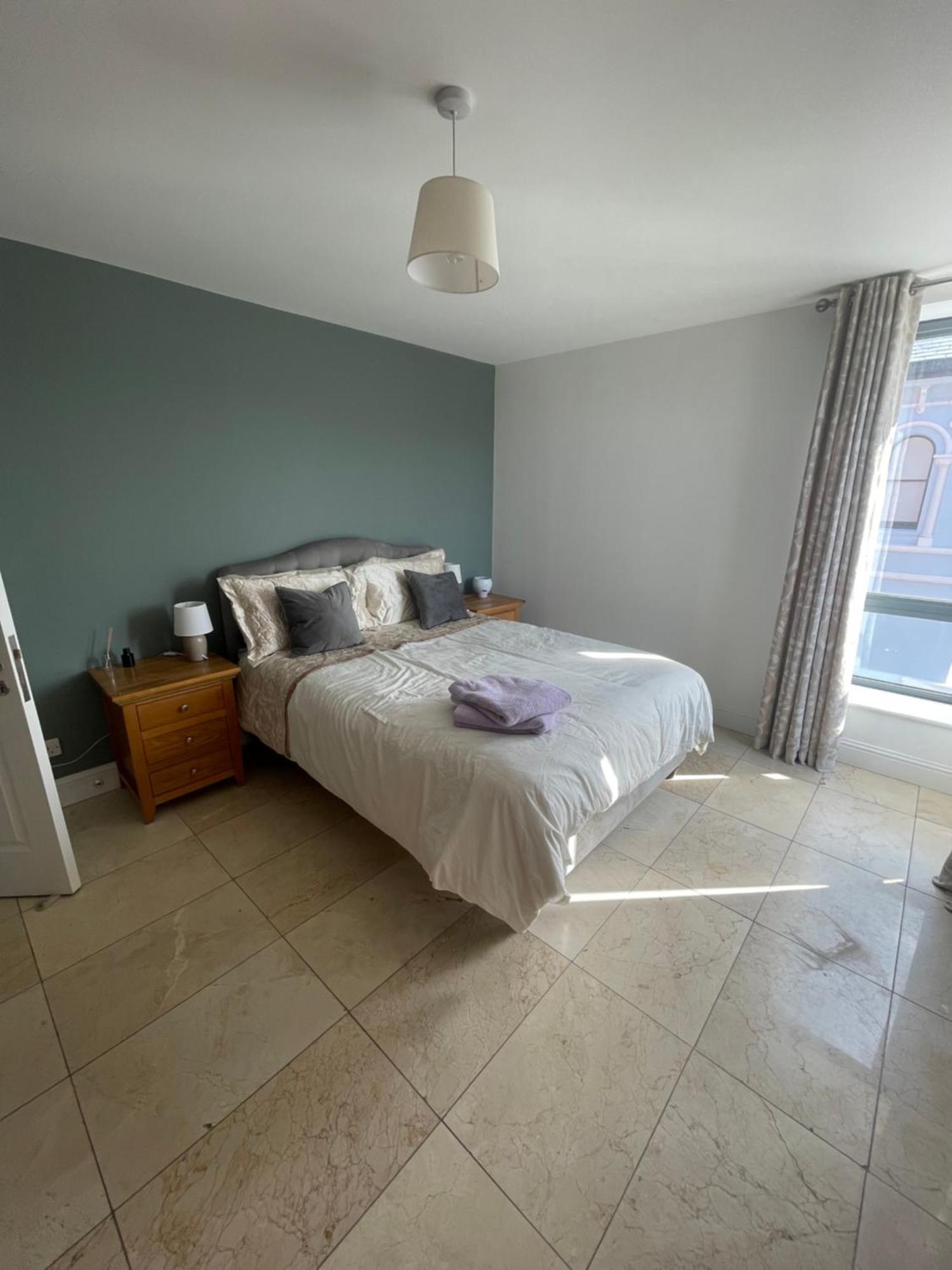 Apartment Fabulous And Sunny 2 Bed Apartment, In Centre *
