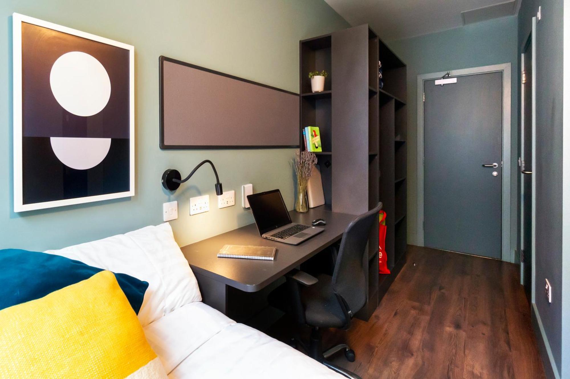 Copley Court Apartment *