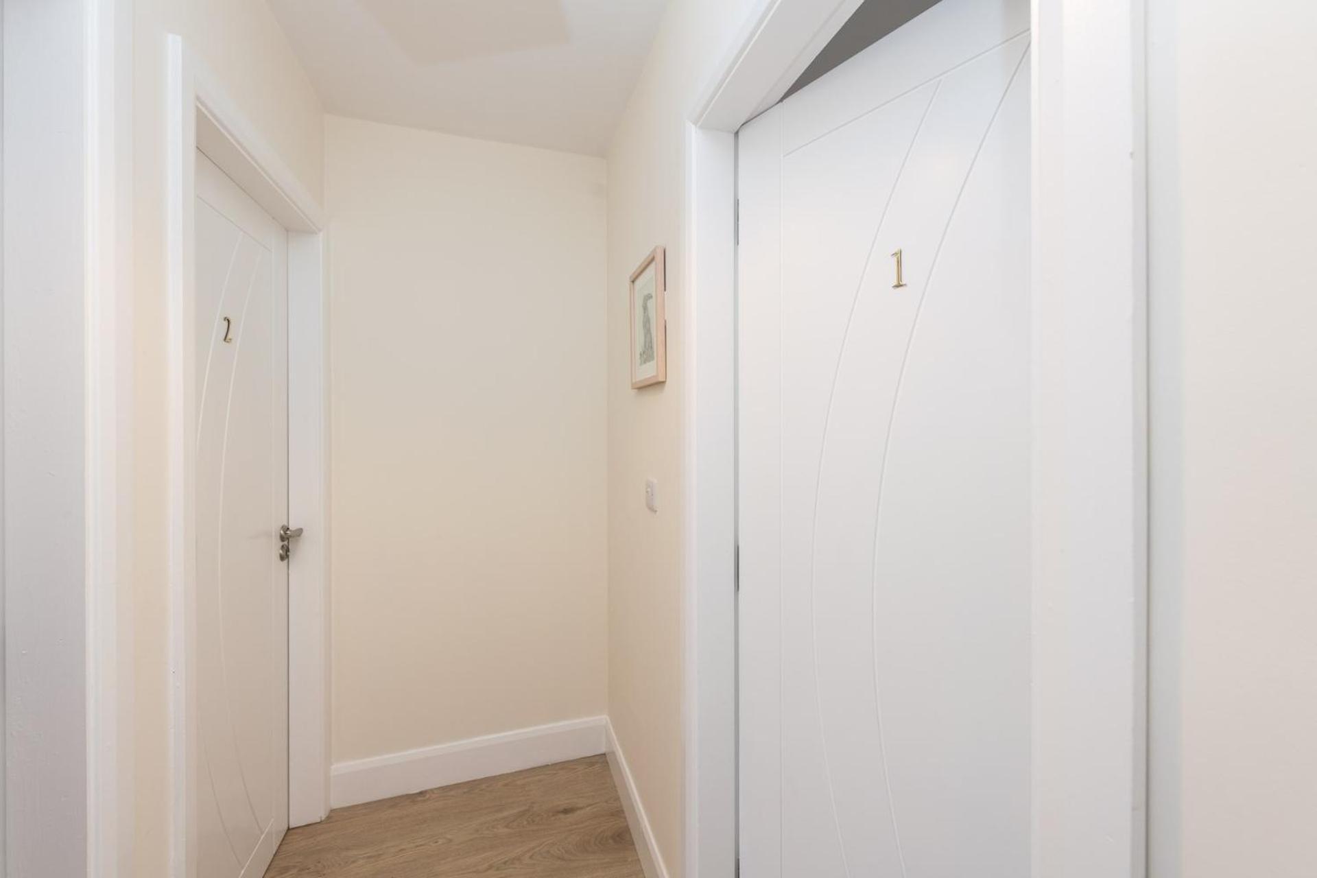 Holiday home 2br-sleeps4-parking-nearcork-6mintoairport