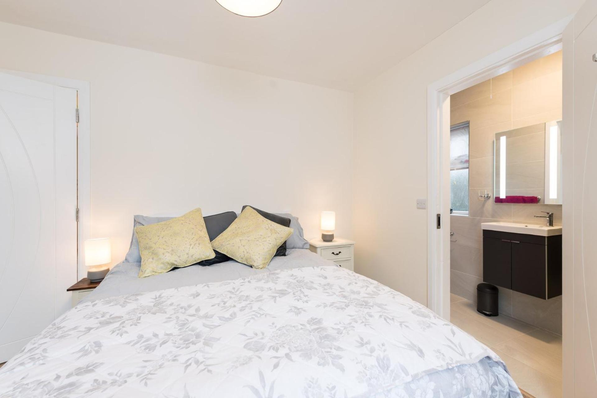 2br-sleeps4-parking-nearcork-6mintoairport Holiday home Cork