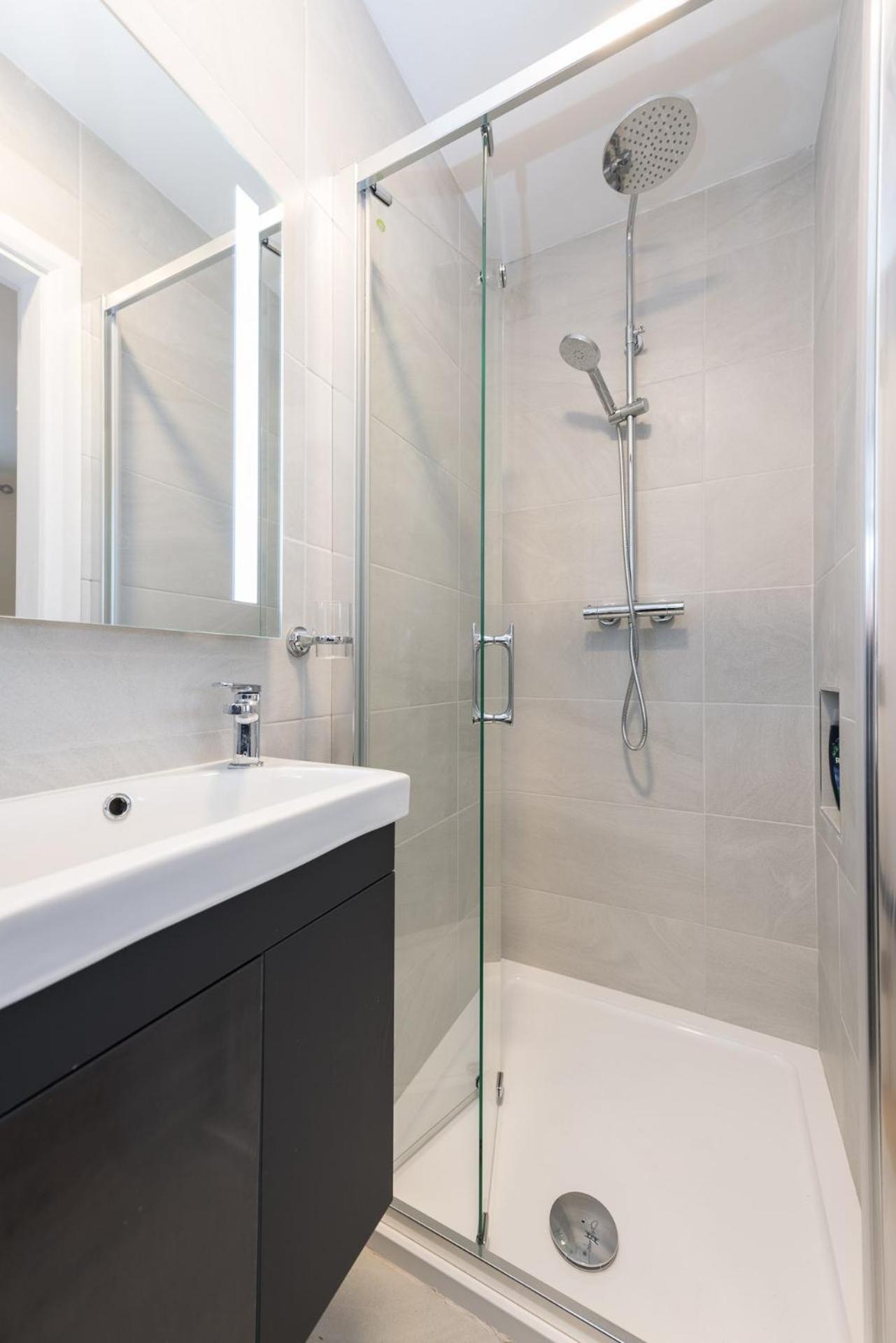 2br-sleeps4-parking-nearcork-6mintoairport Cork