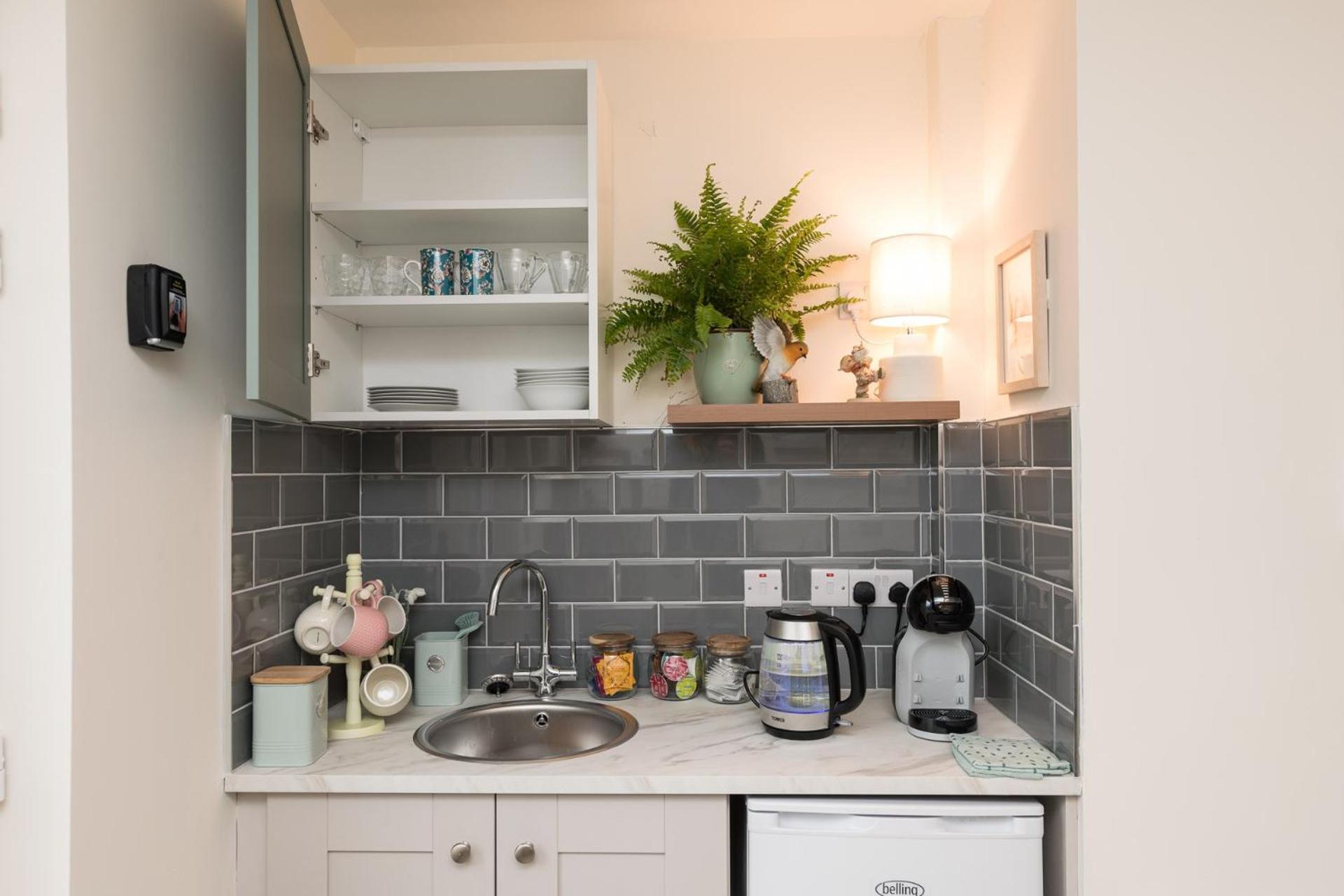2br-sleeps4-parking-nearcork-6mintoairport Holiday home *
