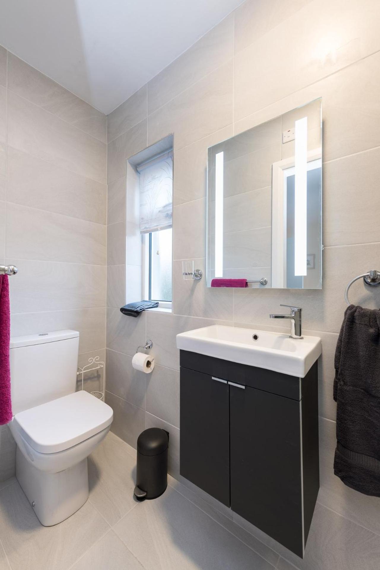 2br-sleeps4-parking-nearcork-6mintoairport Holiday home