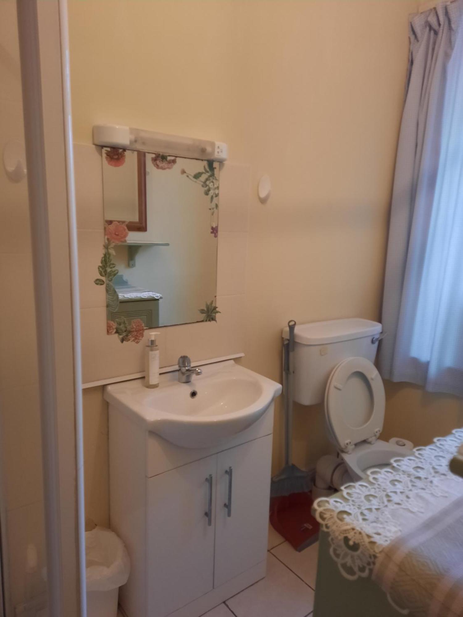 Homestay Double With Shared Bathroom Cork