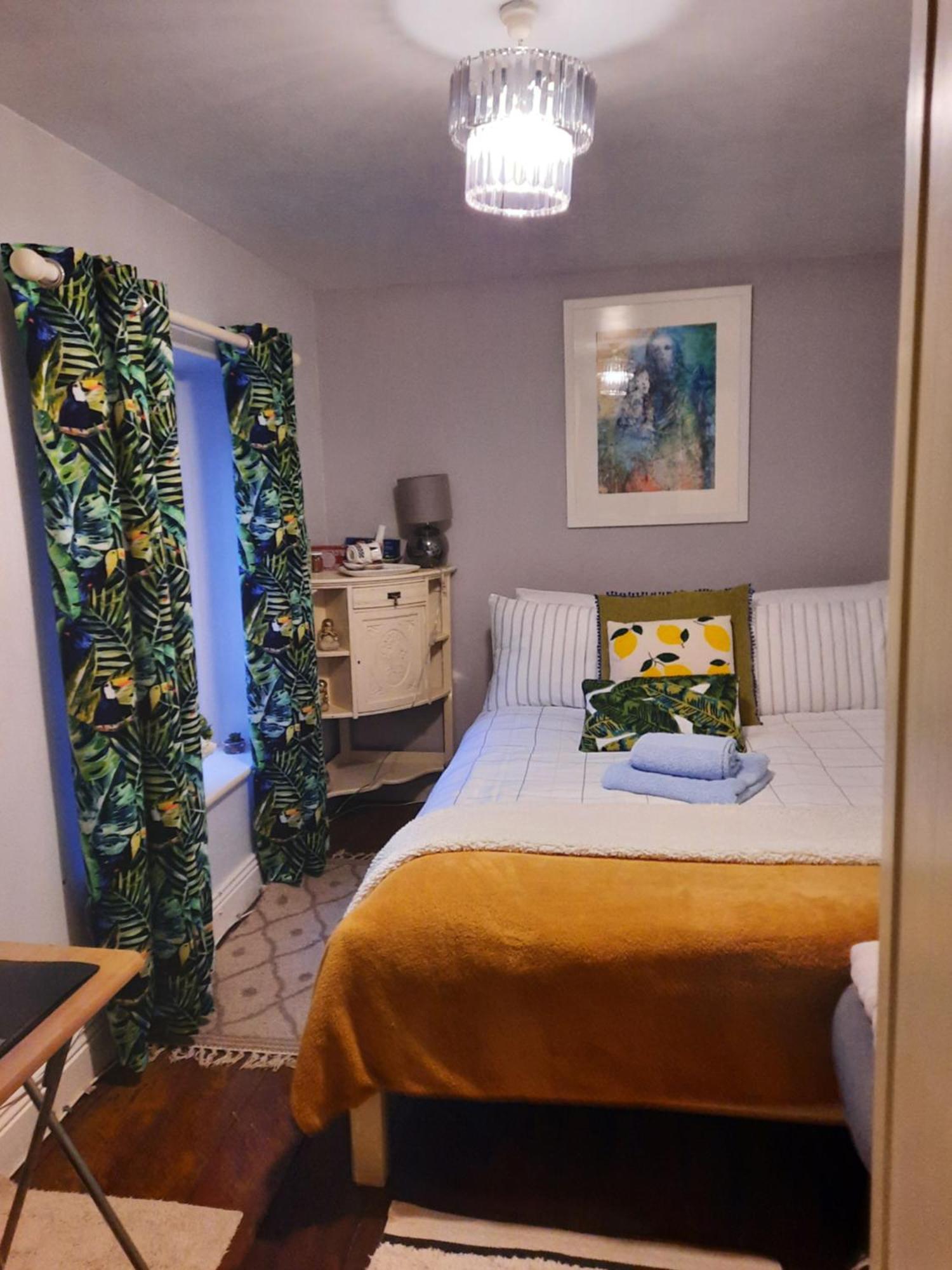 Double With Shared Bathroom Homestay *