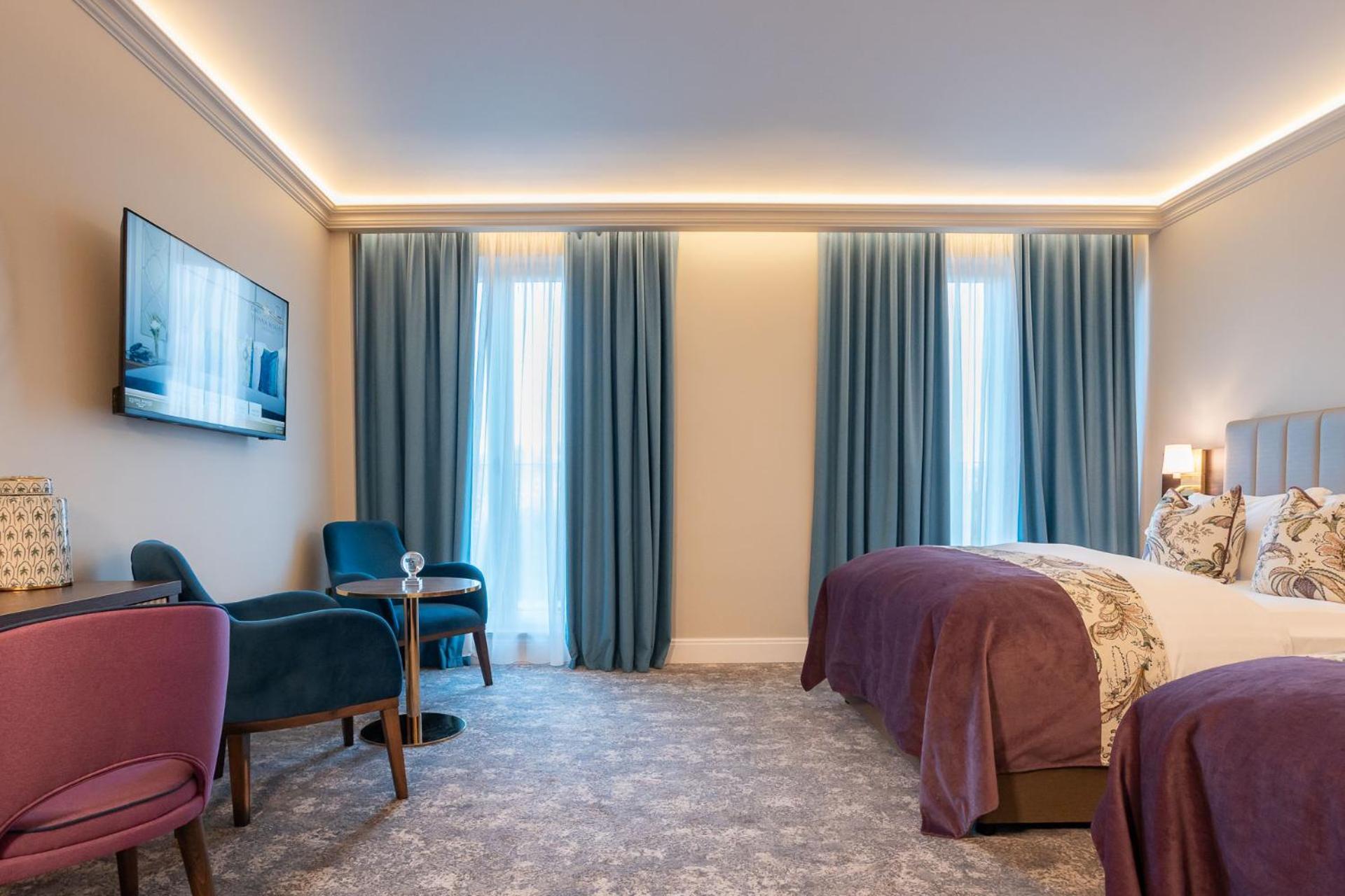 Cork's Vienna Woods & Hotel 4*