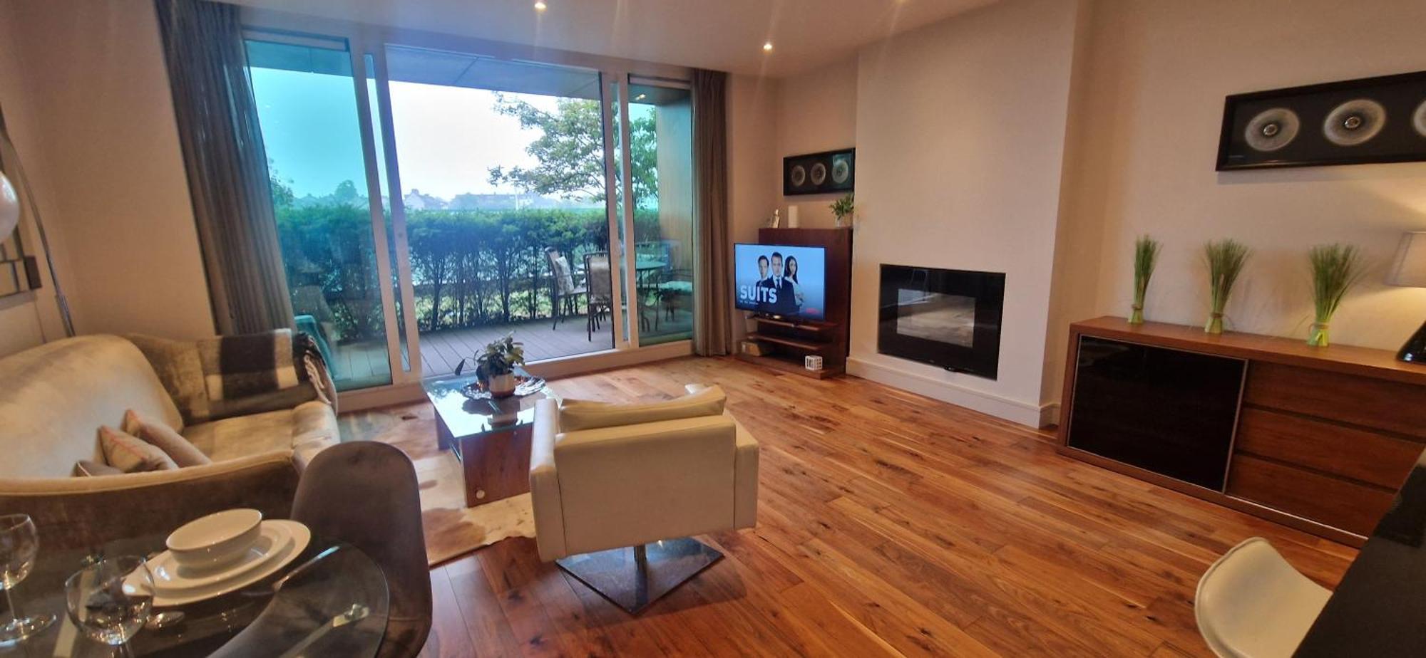 Apartment Slick & Stylish - Large 1bd In Heart Of *