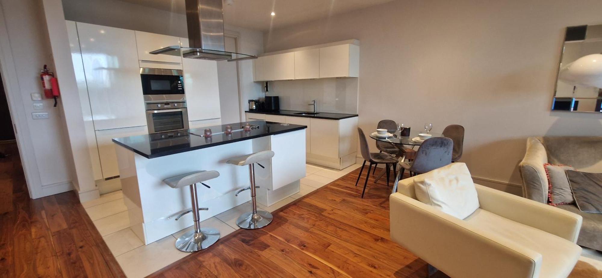 Slick & Stylish - Large 1bd In Heart Of