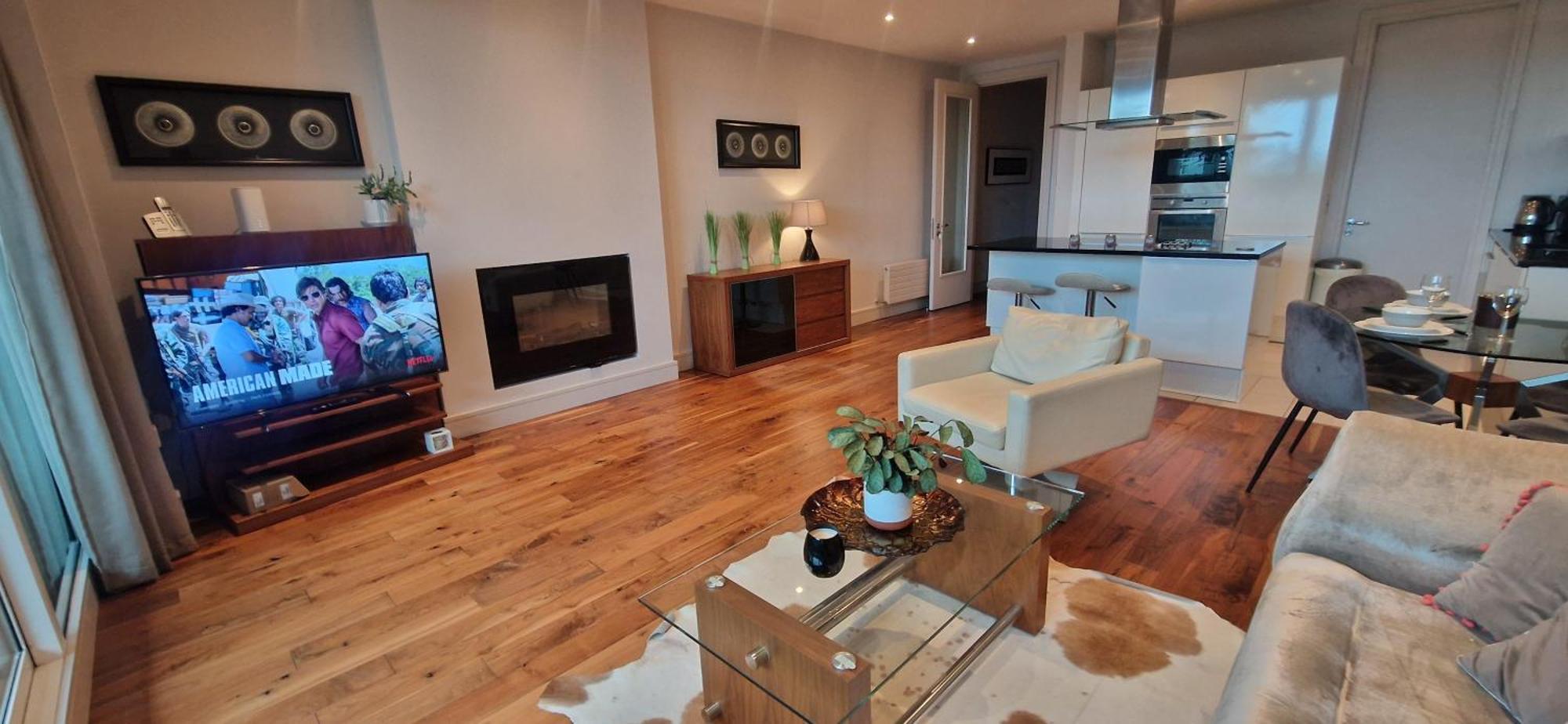 Apartment Slick & Stylish - Large 1bd In Heart Of Cork