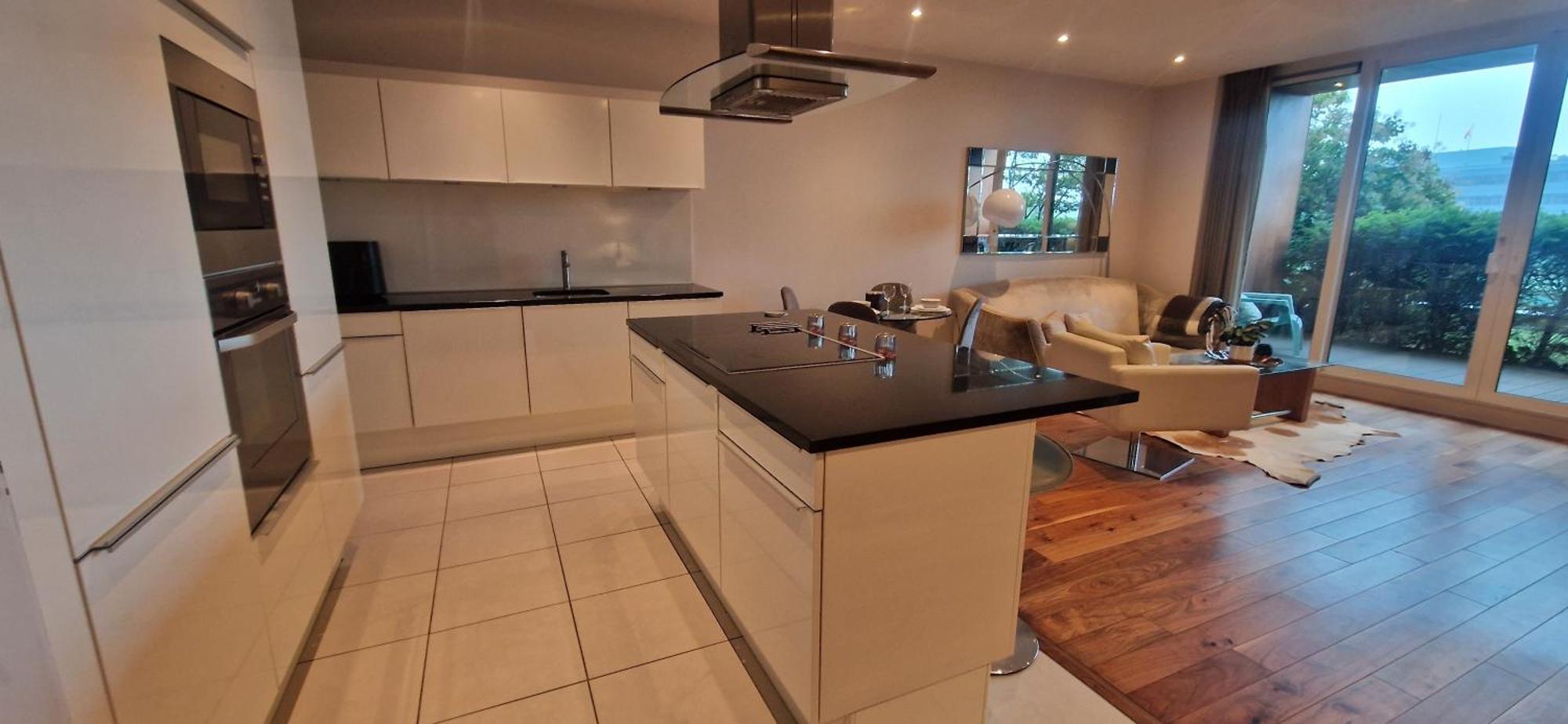 Apartment Slick & Stylish - Large 1bd In Heart Of *