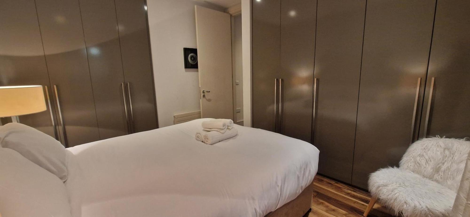 Slick & Stylish - Large 1bd In Heart Of Apartment *