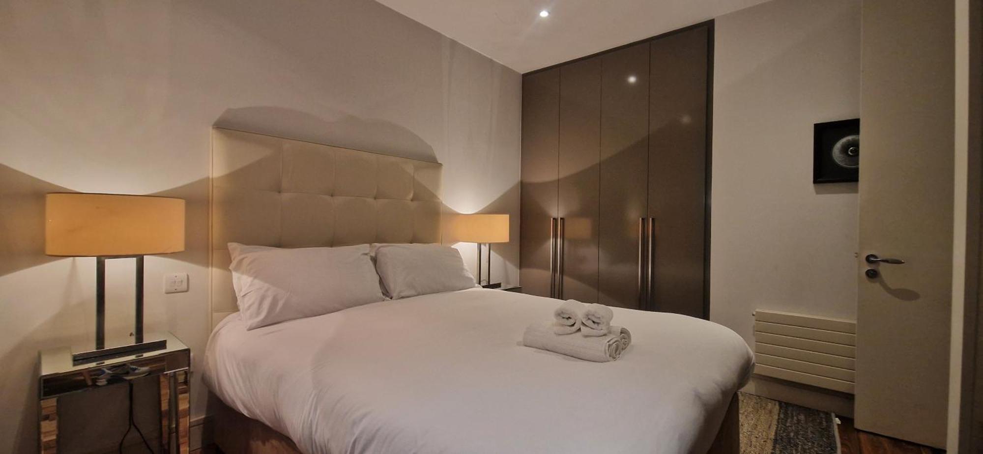 Slick & Stylish - Large 1bd In Heart Of Cork