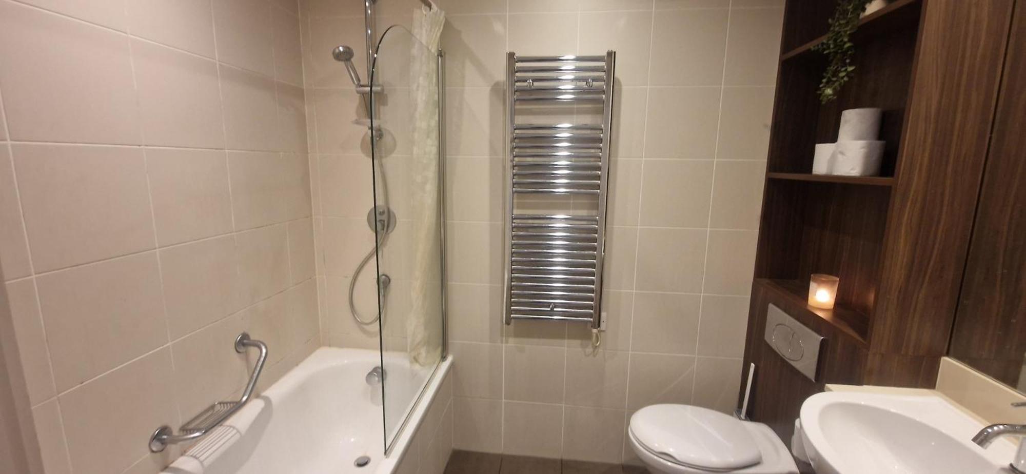 Slick & Stylish - Large 1bd In Heart Of *