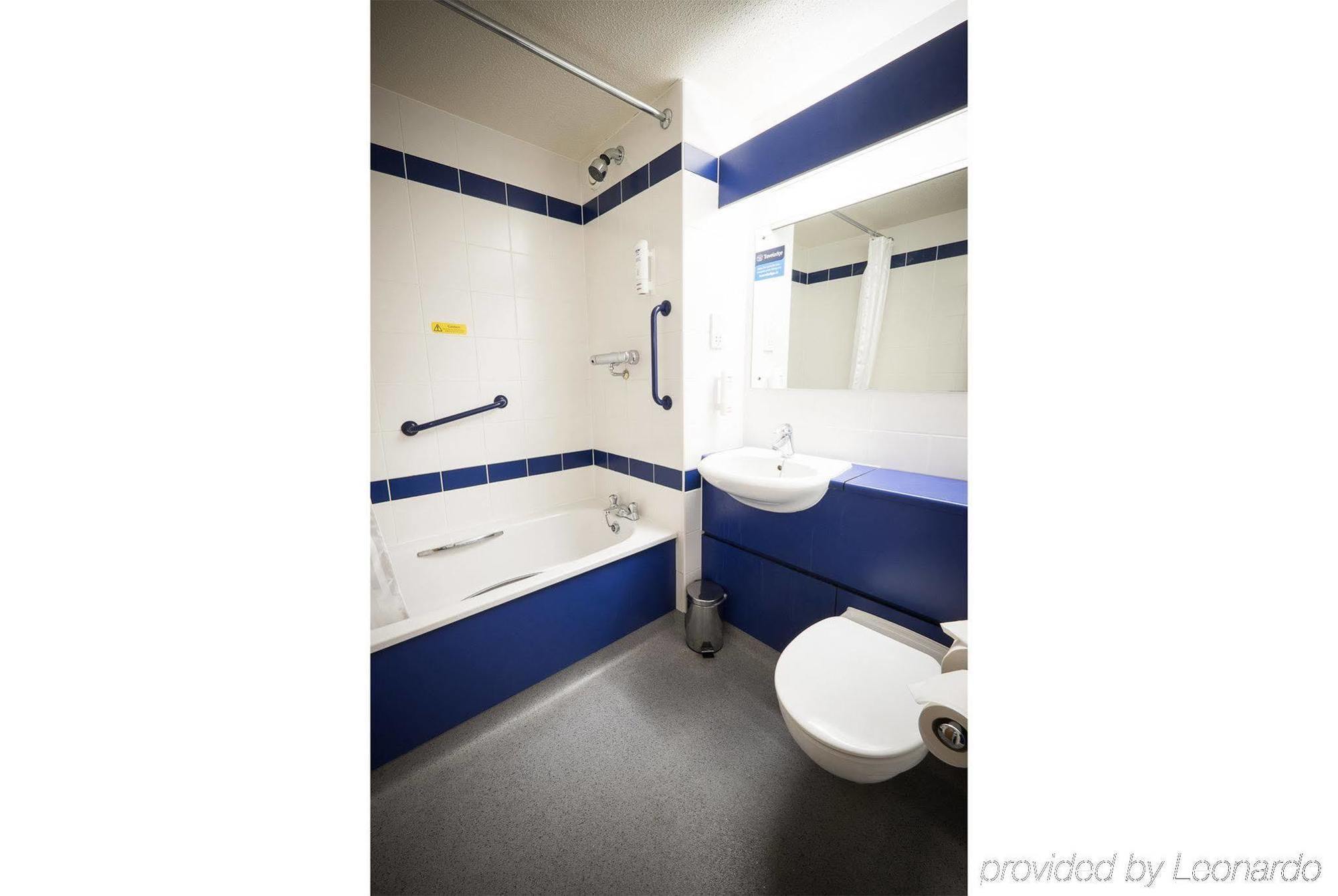 Travelodge 3* Cork