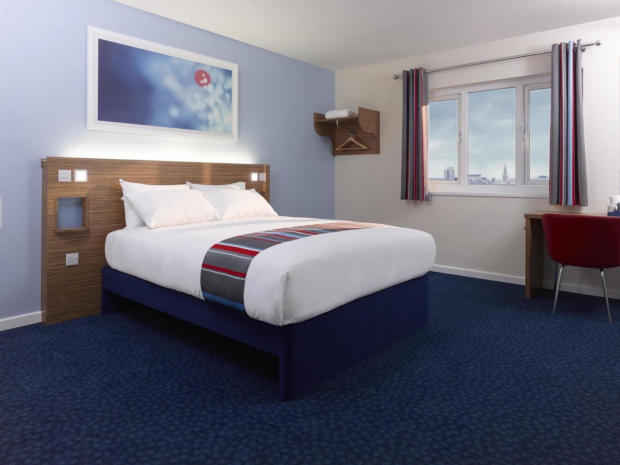 Travelodge Hotel 3*