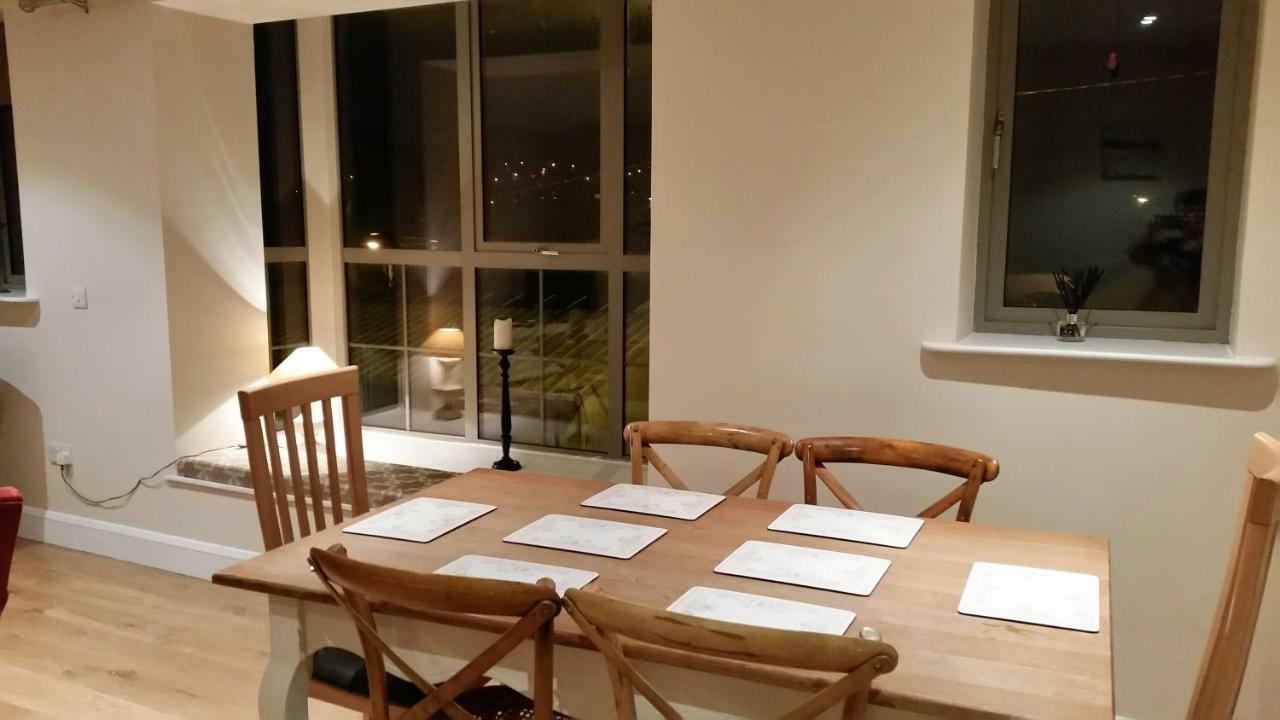 2 Oakleigh House * Cork