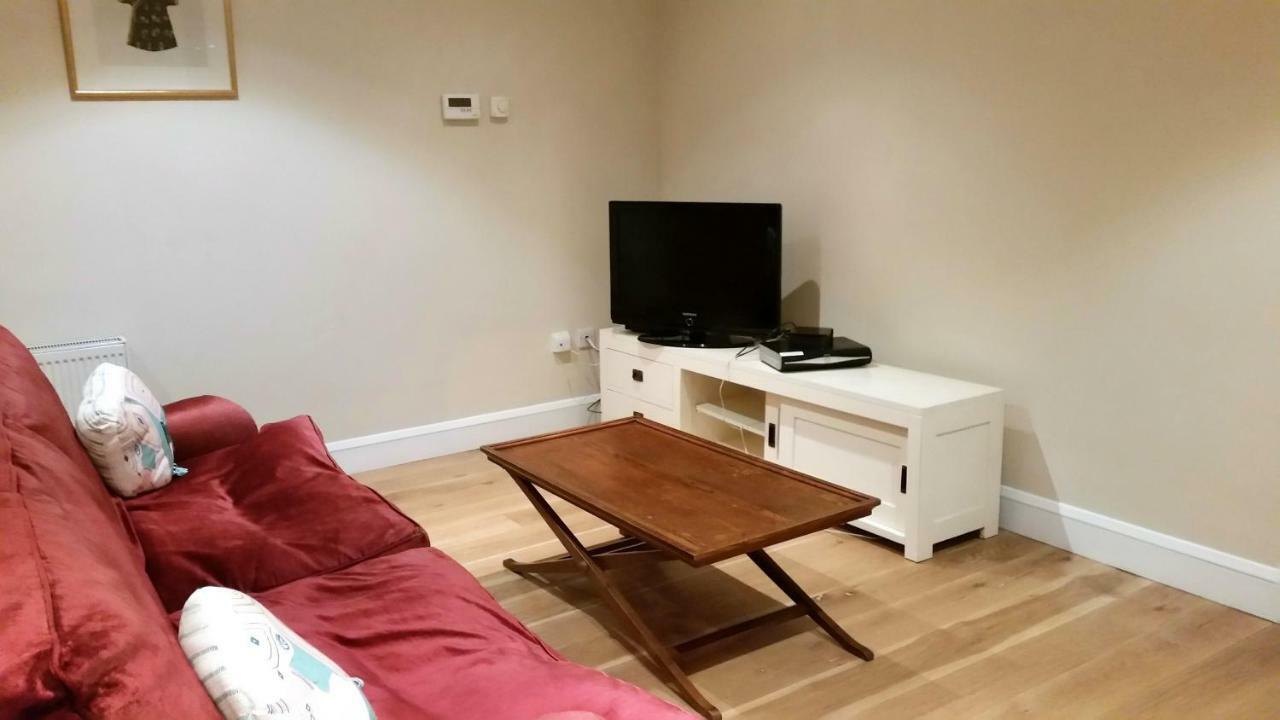 2 Oakleigh House * Cork
