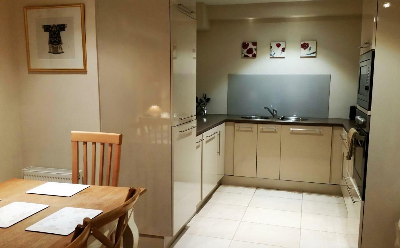 2 Oakleigh House *