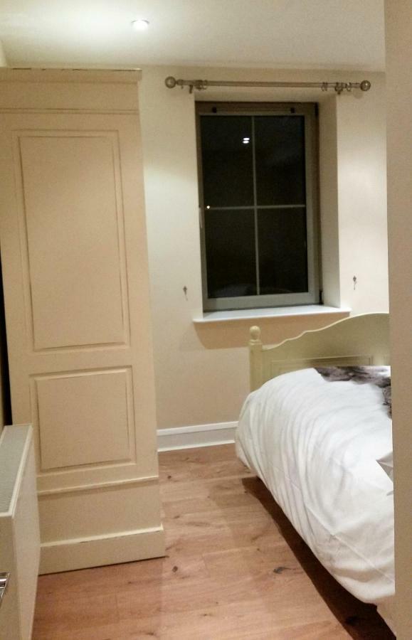 Apartment 2 Oakleigh House *