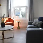 Crawford House- Scholarlee Living Apartments