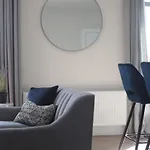 Crawford House- Scholarlee Living Apartments