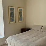 Room With Private Bathroom Near The Center